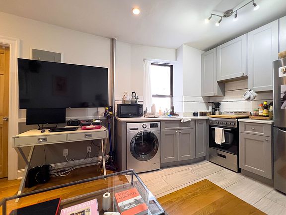 3rd image of 128 Thompson St APT 27