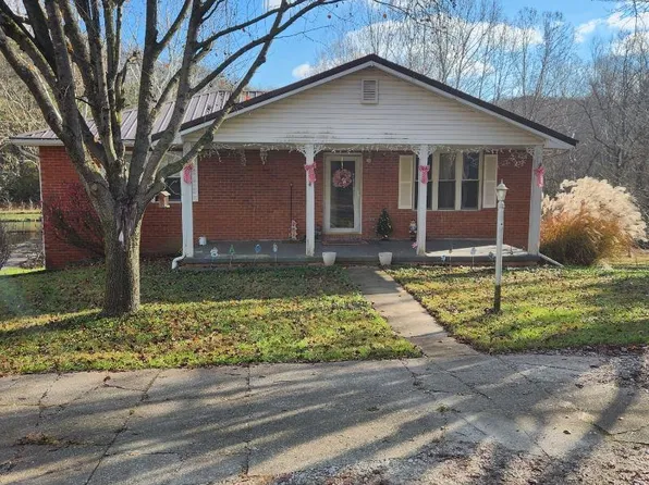 14 Cedarwood Ln, Barboursville, WV 25504