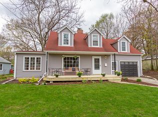 440 W Crystal Lake Ave, Crystal Lake, IL 60014