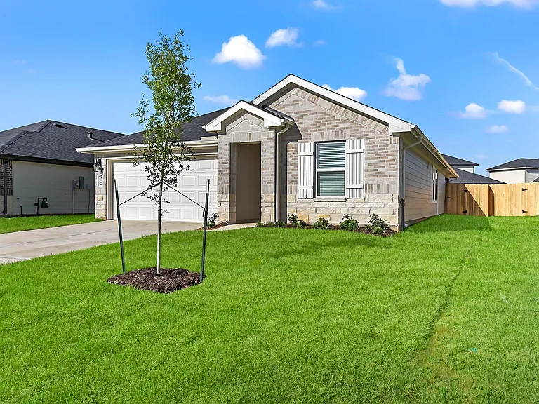 3710 Turnpike Dr — Photo 1