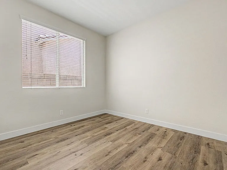 571 Kavanagh Pl — Photo 21