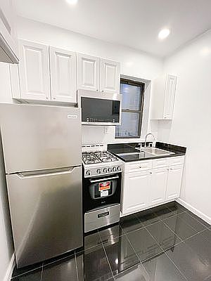 4th image of 247 E 77th St APT 3B