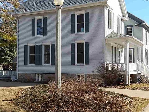 Landscaped and Charming!