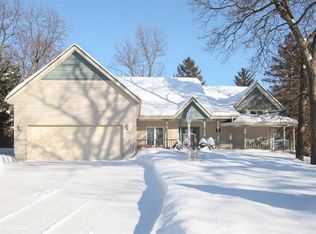 1309 Hickory Dr S, Waukesha, WI 53186