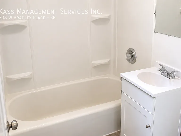 838 W Bradley Pl #3F — Photo 4