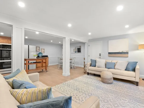 60-64 Carter St Unit 3, Newburyport, MA 01950