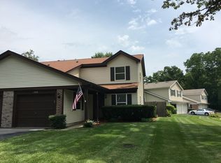 1300 Oak Valley Dr, Cary, IL 60013