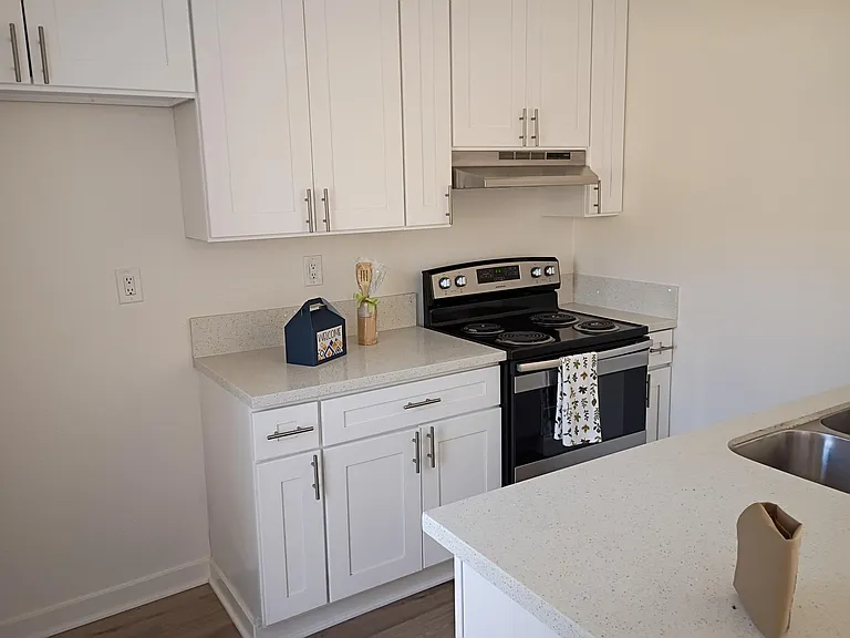 Huntington Garden Apartments — Photo 65