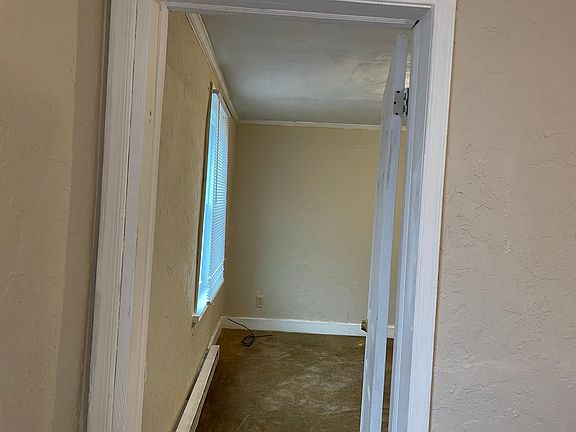 2nd image of 832 Nelson St