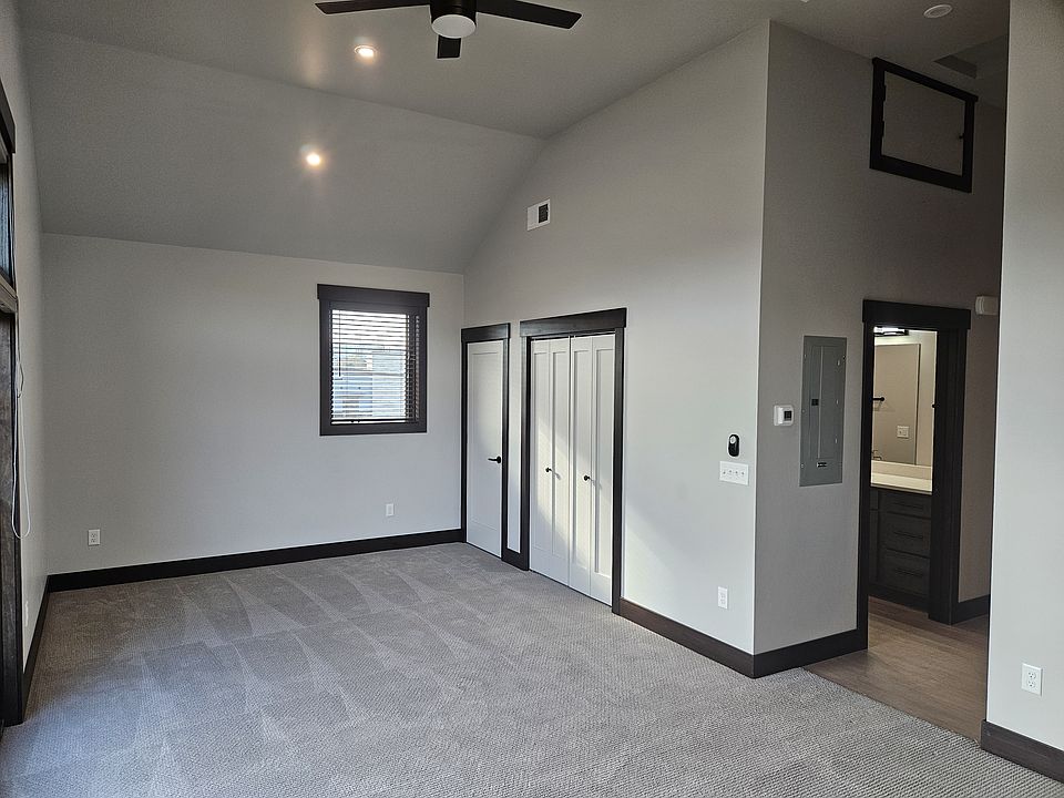 Bedroom Area w/closet