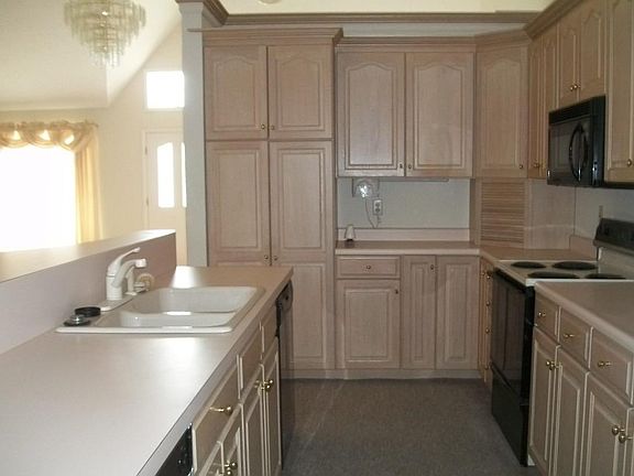 5th image of 309 W 7th St