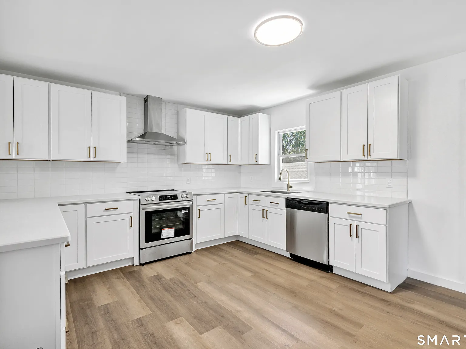 3 bed, 2.5 bath, 1776 sqft, $3,800 — Photo 2