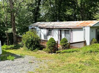 61 Yogi Blvd, Hawley, PA 18428