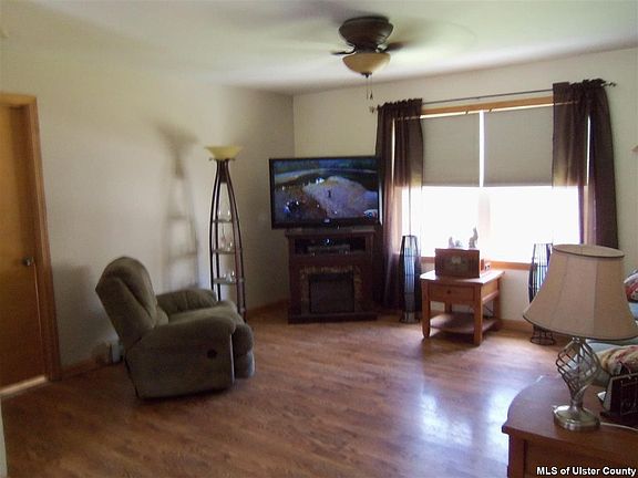 5th image of 31 Beaver Dr
