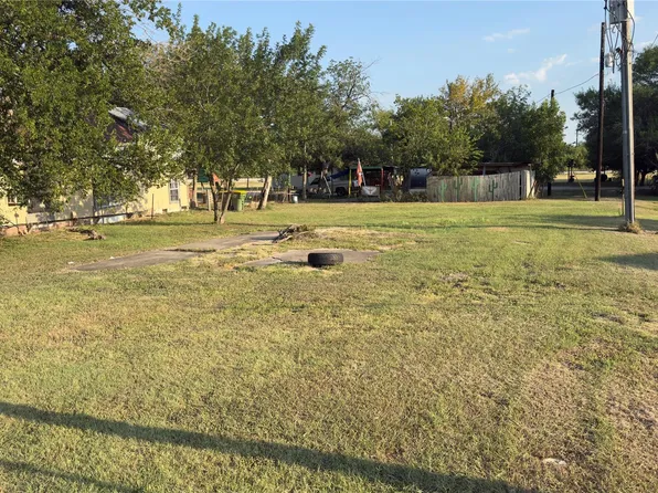 302 E Parsons St, Manor, TX 78653
