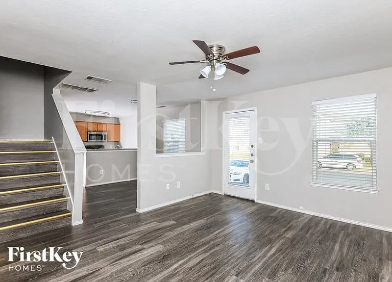 1604 Alcazar Plz — Photo 2