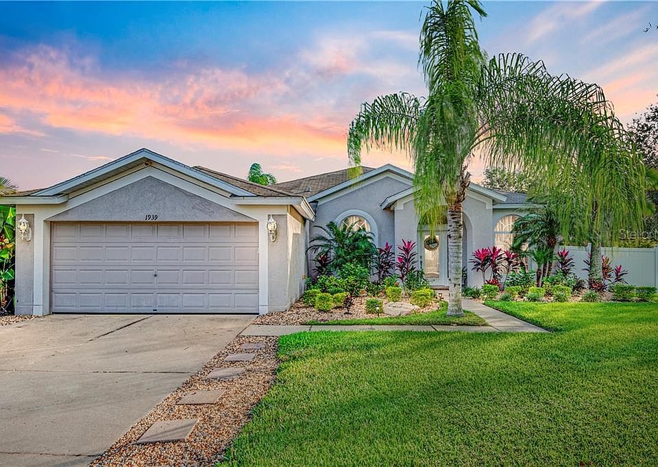 1st image of 1939 Samantha Ln