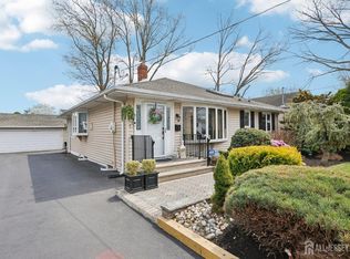 49 Hickory St, Edison, NJ 08817