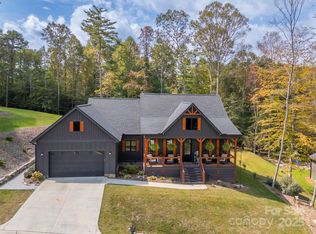 118 Byron Forest Dr, Horse Shoe, NC 28742
