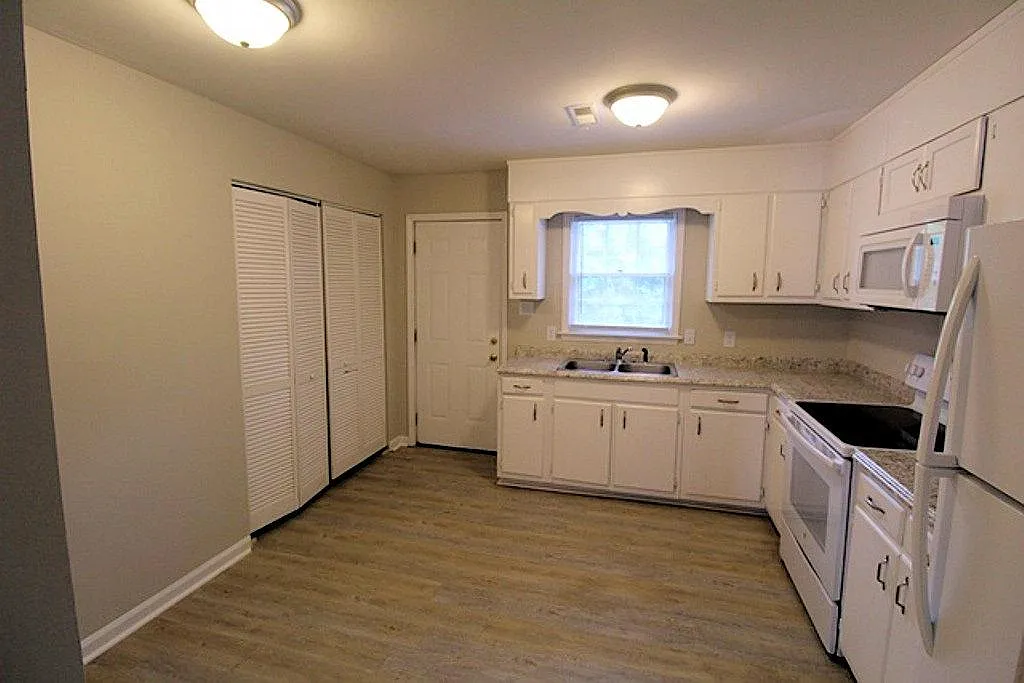 2 bed, 825 sqft, $995 — Photo 4
