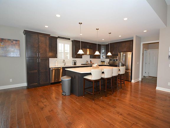 4th image of 5343 Woodview Way