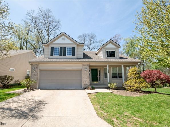 8555 Primrose Ln, Macedonia, OH 44056