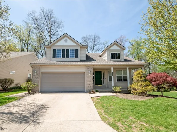 8555 Primrose Ln, Macedonia, OH 44056