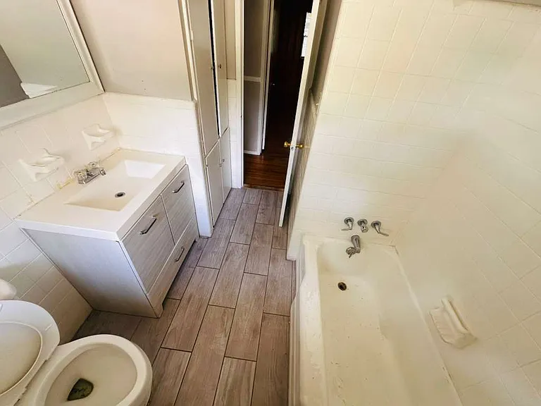 1822 Grove Hill Ln — Photo 20