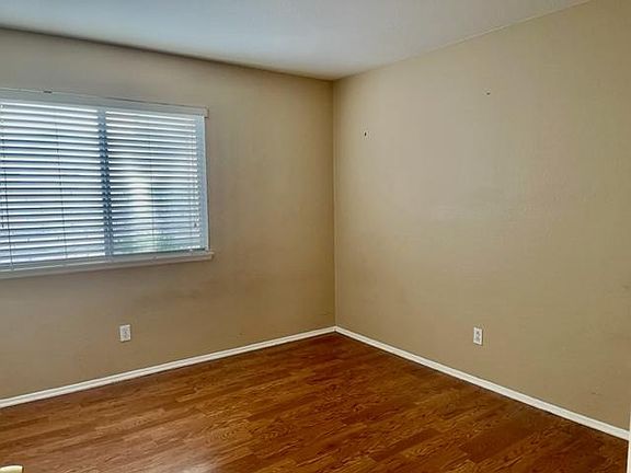 5th image of 618 E Tam O Shanter St