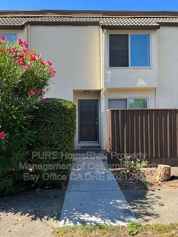 2 bed, 1.5 bath, 1034 sqft, $2,600 — Photo 2