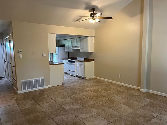 4th image of 744 Rosewood Ave #744