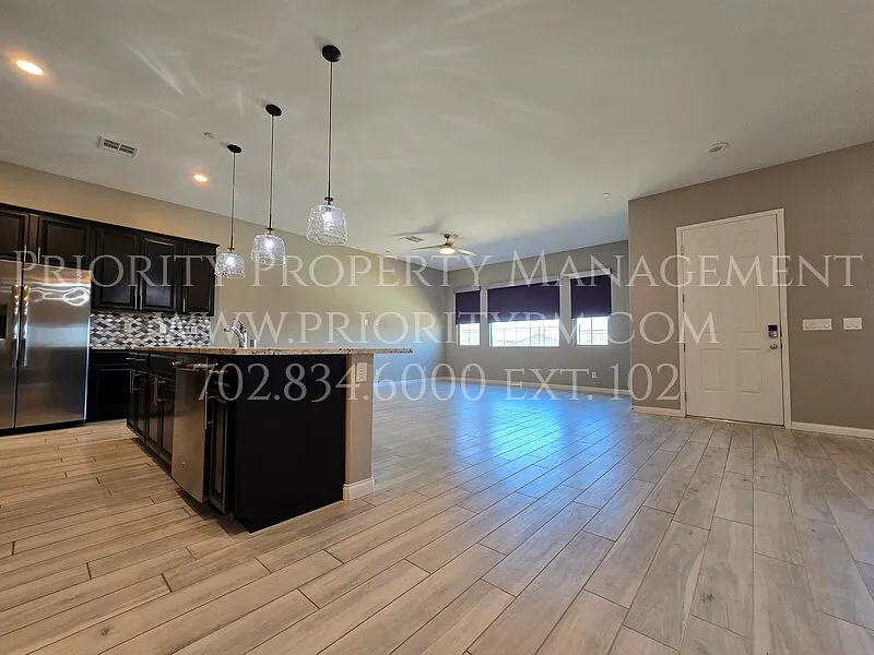 2 bed, 2044 sqft, $2,405 — Photo 3