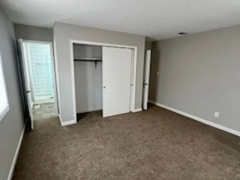 2212 E Queens Way — Photo 18