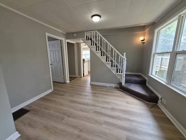 925 N Somerset Ave — Photo 10