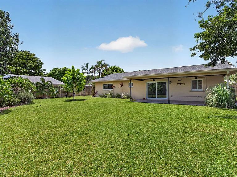 6410 NW 34th Ave — Photo 14