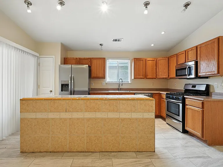 6505 Evesham Rd NW — Photo 9