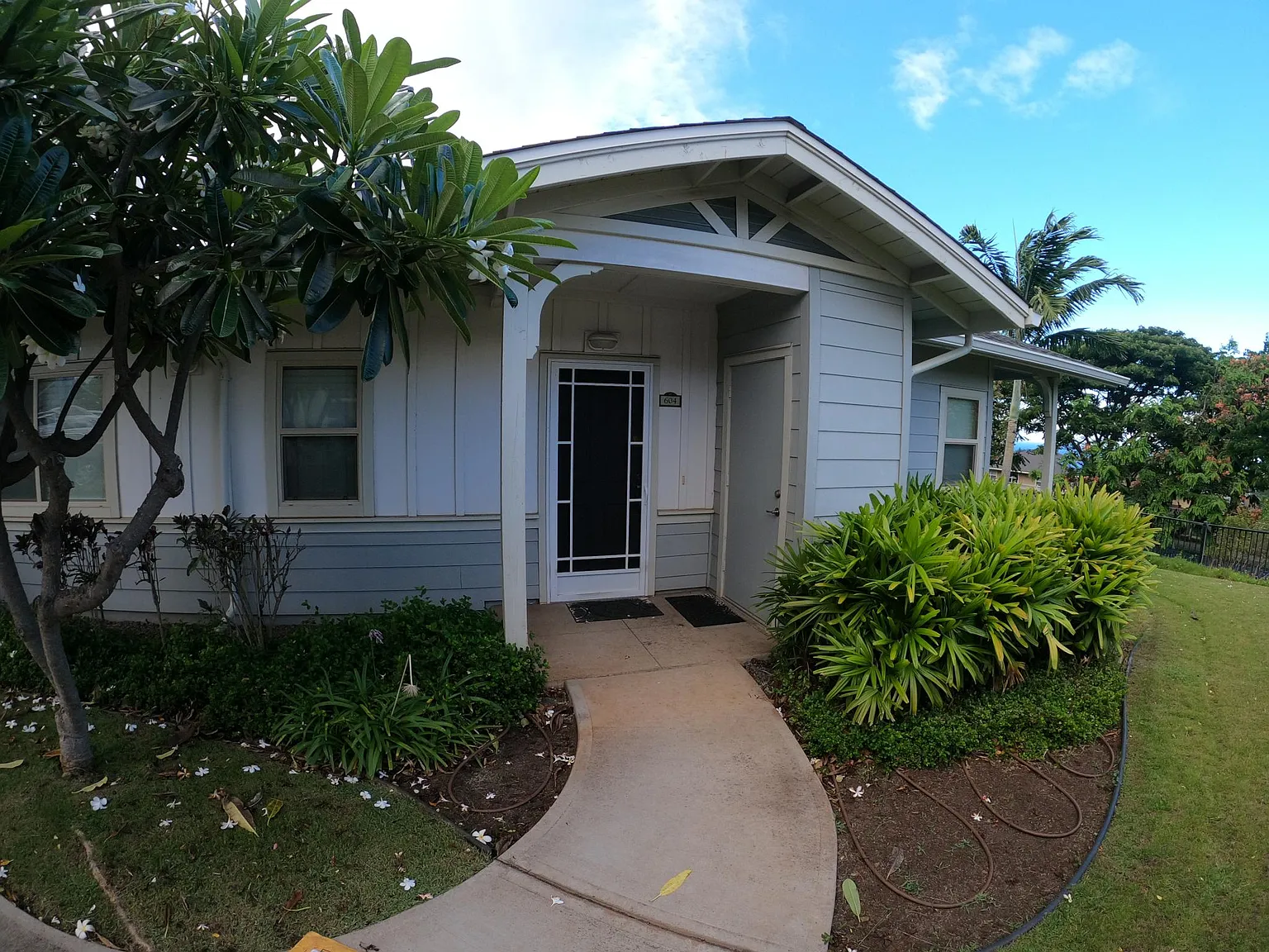 3 bed, 953 sqft, $3,400 — Photo 1