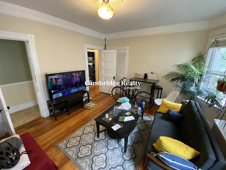 12 Oswald St #2T — Photo 8