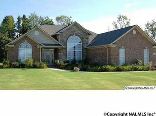 136 E Bucks Pocket Dr, New Market, AL 35761
