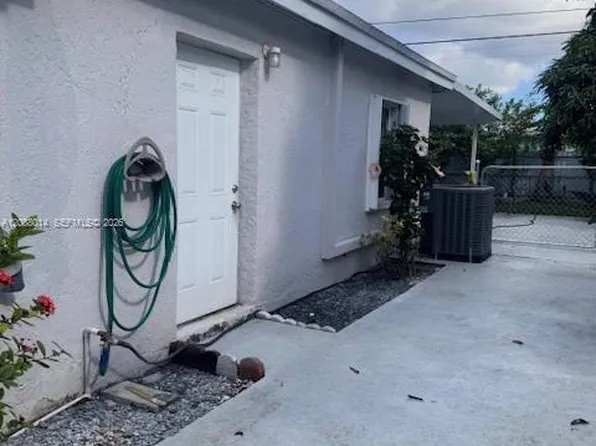 14661 Pierce St, Miami, FL 33176