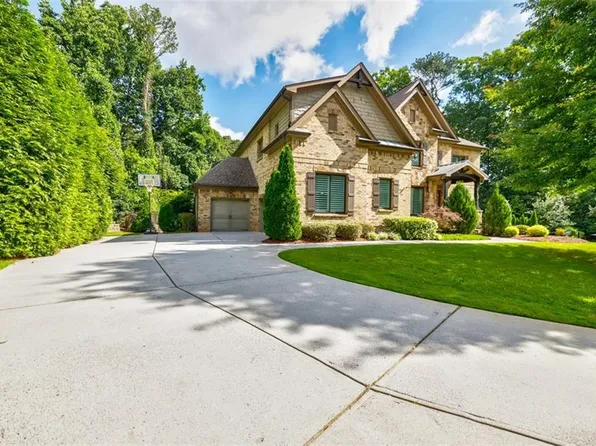1822 Berkeley Oaks Ln NE, Atlanta, GA 30329