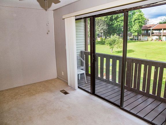5th image of 33 Wilshire Heights Dr
