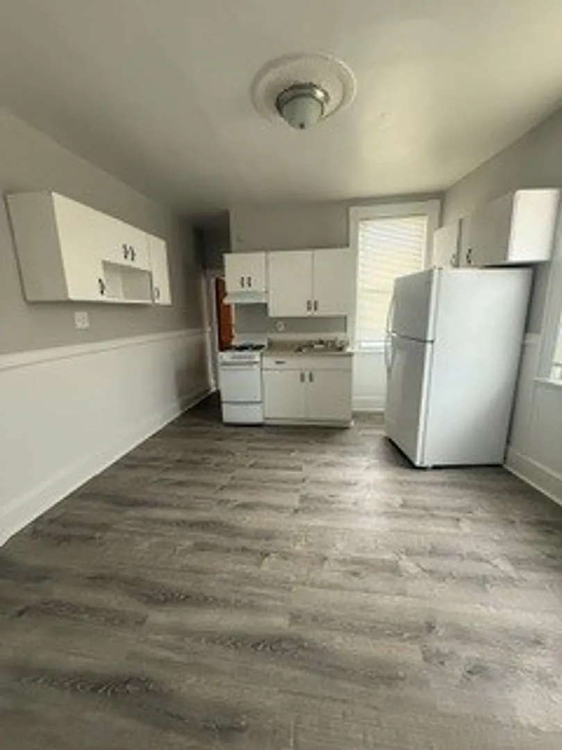 Spacious 1bedroom unit with large living room — Photo 3