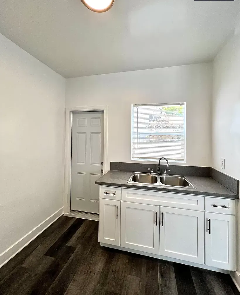 Studio, 350 sqft, $1,525 — Photo 4