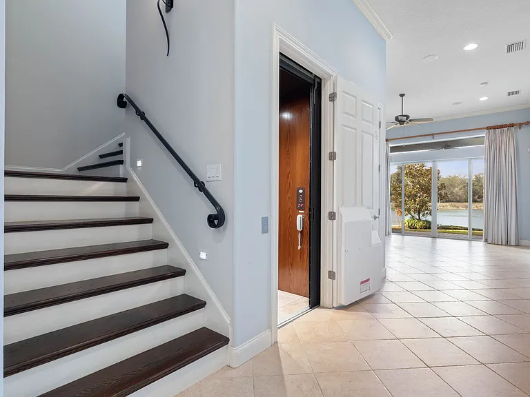262 Yacht Harbor Dr — Photo 11