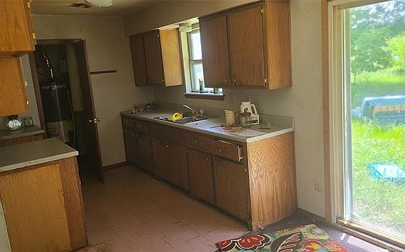 3rd image of 1504 N Indian Ln