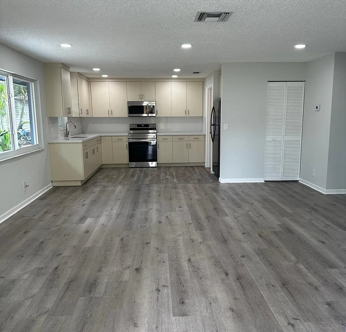 2 bed, 1000 sqft, $2,850 — Photo 3