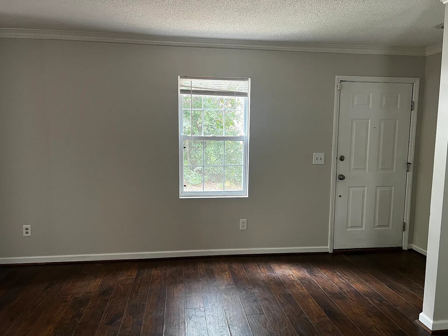 4 bed, 2000 sqft, $2,100 — Photo 2