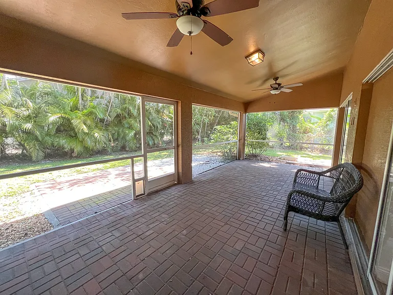 9511 Cypress Dr N — Photo 9
