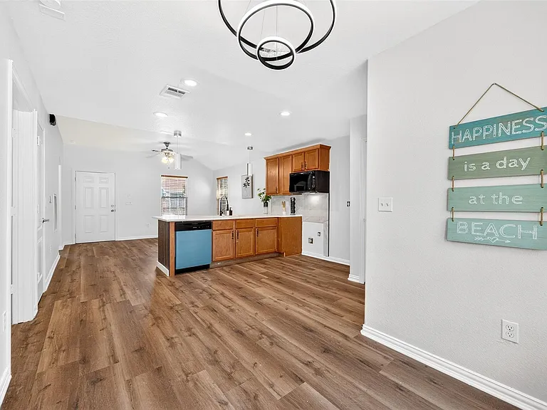 1302 Shearn St — Photo 17